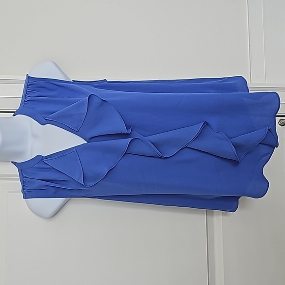 Women's Ruffle Sleeveless blouse - Picture 3 of 5